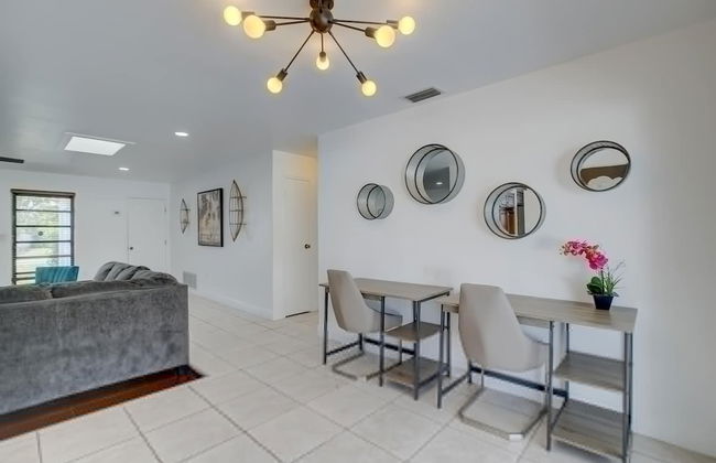 Riverfront King Bed Pool Nearby Beach - Foto 27