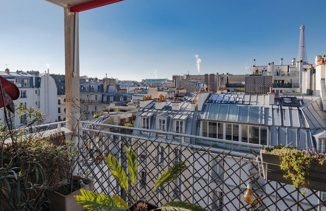 Eiffel Tower Design Residence - Photo 6