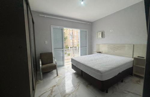 Apartamento com Estacionamento, Wi-Fi, Ar condicionado a 300 metros da Praia da Enseada no Guarujá. - Foto 5