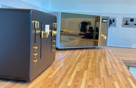 Stylish 2 Bedroom Apartment With 2 Bathrooms and Free Gated Parking - Foto 18