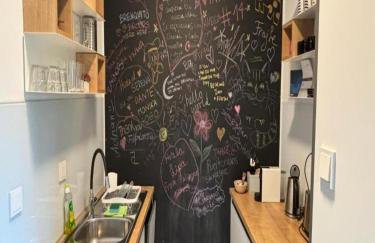 Modern & Charming - Free Private Parking - Foto 30