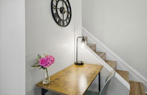 Family Spacious 5BR Retreat w Game Filled Basement Suite - Foto 9