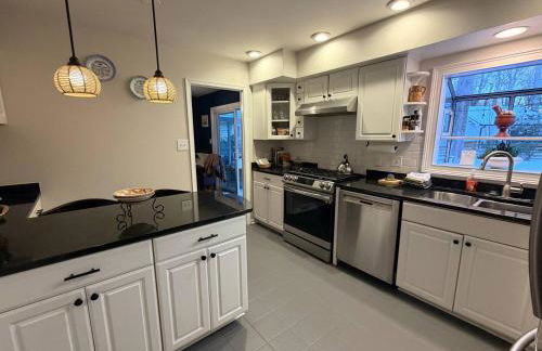 4BR Family Retreat Near Annapolis w Large Yard - Foto 15