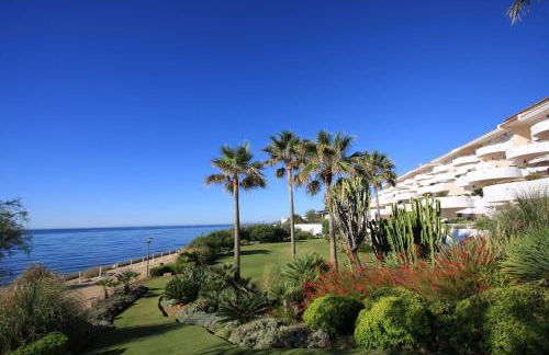Stunning unobstructed 180 degree sea view apartment with 100 square meters terrace - Costa del Sol - Estepona- Long Term - Photo 1