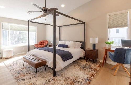 Large Luxury Home with Media Room and Game Room - 10 mins to Campus & Stadium - Foto 36