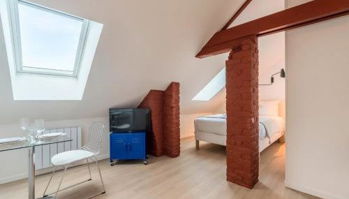 Studio sous les combles côté rue, parking gratuit - Photo 2