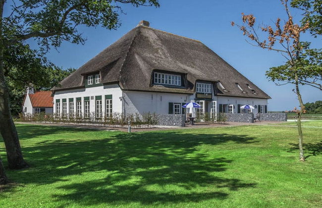 Farmhouse in De Cocksdorp Near Beach - Foto 1