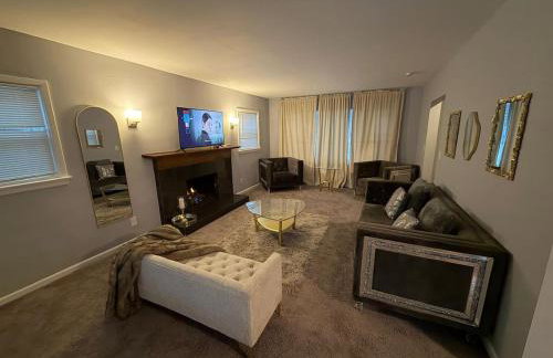 TheCreekHouse 5BR Sanctuary w Sunroom and Games - Foto 2