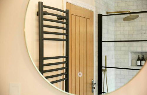 4 Bed House Sleeps 9 - Parking Garden Bbq Wifi - Foto 11