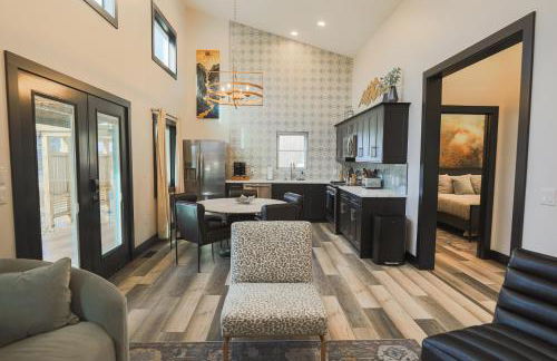 VVCR - Cabin 15 (1-Bed, Modern, Luxury w. Hot Tub) - Photo 3