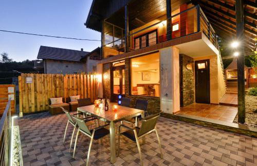 Twin Oasis Retreat with Pool & Spa - Happy Rentals - Foto 34