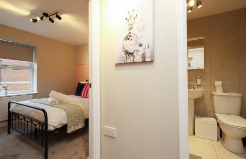 Cosy Bristol Townhouse - Free Parking - Sleeps 6 - By EKLIVING PARTNERS - Foto 12