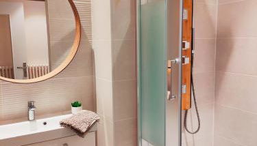 157m2, 4 chambres, 4 salles de bains, 2 WC, 2 parkings en hypercentre - Foto 4