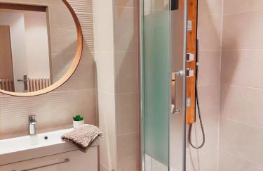 157m2, 4 chambres, 4 salles de bains, 2 WC, 2 parkings en hypercentre - Foto 4