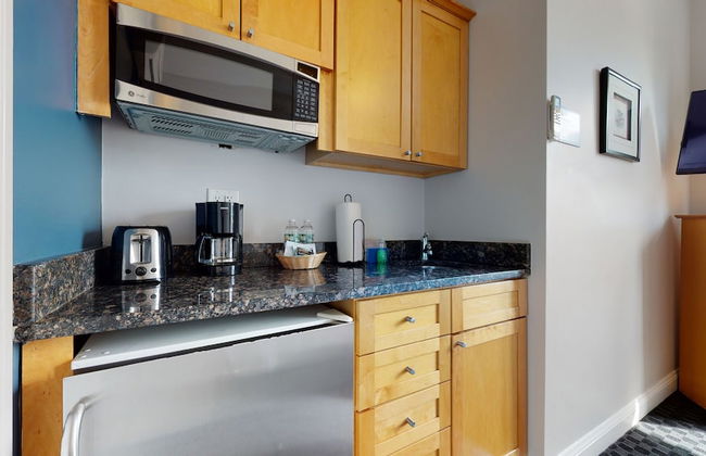 Maverick Suites at 400 Columbus Ave - Foto 44