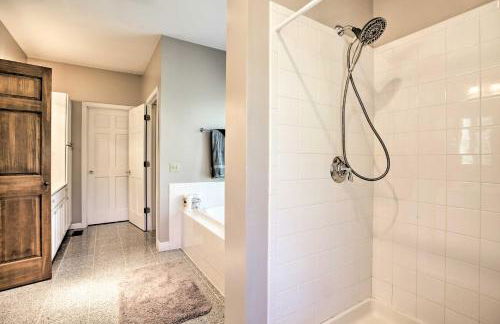 House with Deck, Fire Pit - 15 Mins to Snowshoe! - Foto 15