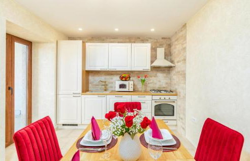 Cozy Home In Rojnici With Wifi - Photo 3