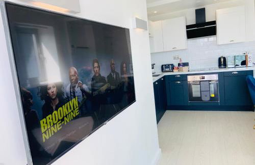 Award Winner of 2026 &2025 traveller & Best guest rated apartment, two bedroom, #1 Leeds city centres most central location, Great 180 degree views,balcony , PARKING onsite, Netflix & WiFi - Foto 40