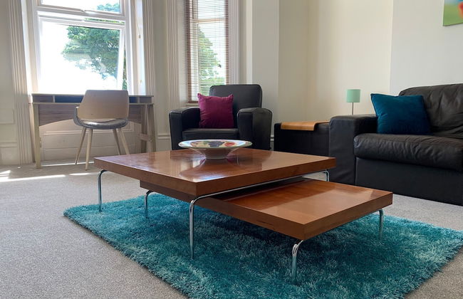 Beach Front 2-bed Apartment With Deck & BBQ - Foto 9