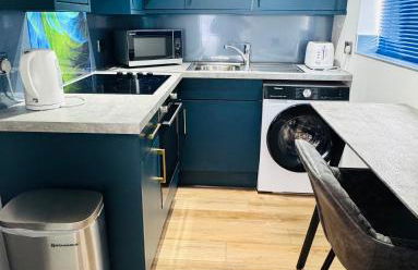 EVELYN - KENILWORTH STUDIO FLAT 30m2 - PRIVATE PARKING - Foto 1