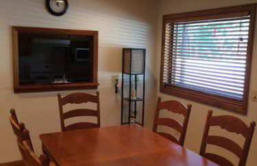 Comfortable Cabin Rental Perfect for an Outdoor Adventure near Elkins, West Virginia - Foto 6