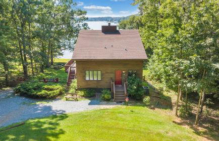 Lakeside Lodge - Lakefront home with private dock & hot tub - Foto 11