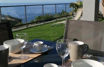 House - sleeps 3 free parking garden & jacuzzi - Foto 8