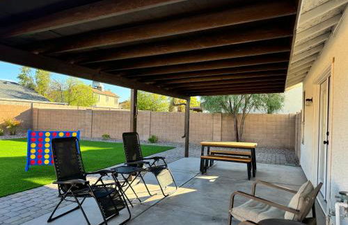 Glendale Gem with Pool & Office in Prime Location - Foto 8