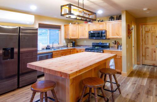 Stunning Salmon Riverfront Cabin - Foto 4