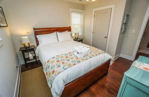 Beautiful, Modern Getaway in Historic Downtown Beaufort - Foto 11