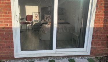 Exclusive, newly built detached garden studio, private and self-contained, within family home grounds - Foto 4