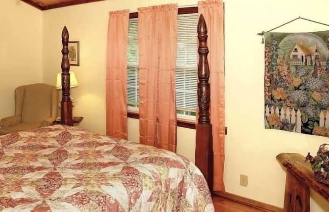 Country - 2 Bedrooms, 1 Baths, Sleeps 6 Cabin by RedAwning - Foto 2