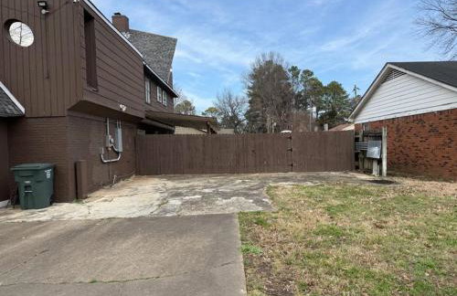 Stylish Remodeled 23 Large beds Near Elvis Presley - Foto 34