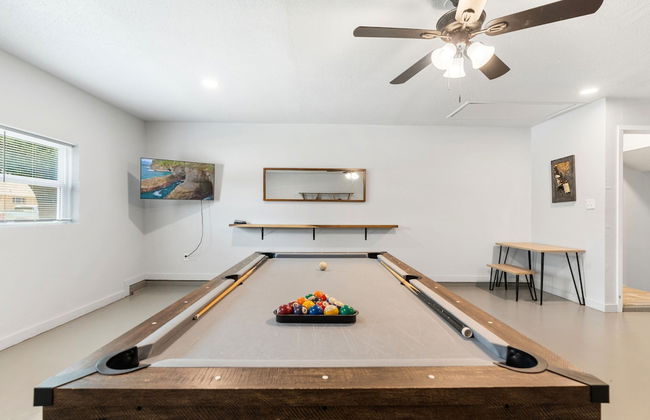 Spacious Retreat 8 Bedroom River - Photo 4