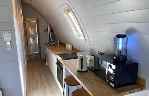 Blackbird Lodge - 2 bed with aircon, hottub, AC, accessible, stunning views - Photo 9