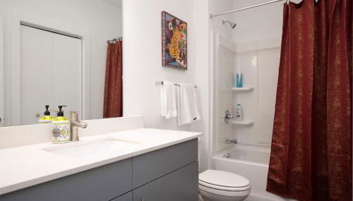 Luxe 1BR w Balcony in Downtown 542Blvd - Foto 5