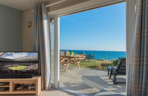 Sound of the Sea, beach front Bungalow with hot tub, in Tywyn - Foto 3