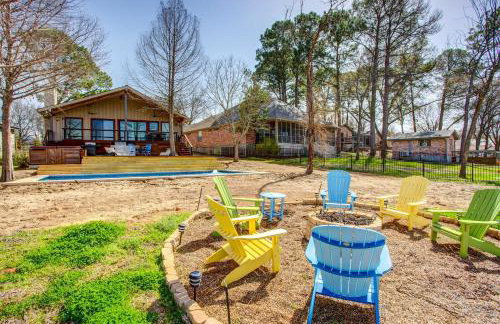 Cedar Creek Lakefront Vacation Rental with Pool - Foto 1