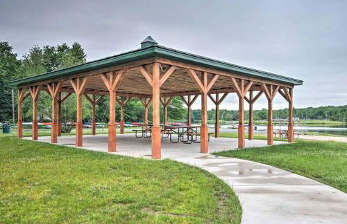 Romantic Pocono house - stream, lake, beach, pool, firepit - Foto 30