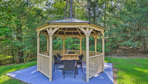 Hot Tub and Yard Stroudsburg Home in Poconos - Foto 2