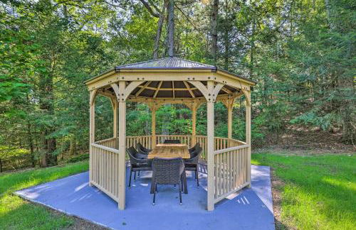 Hot Tub and Yard Stroudsburg Home in Poconos - Foto 2