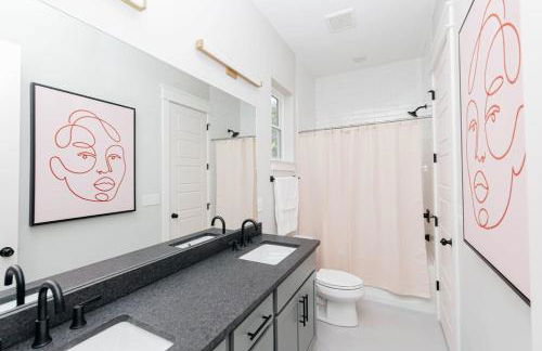 Designer Single Family House-Rooftop- Hot Tub - Foto 43