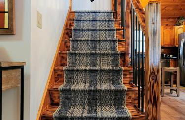 Stylish Forest Lodge with Large Hot Tub, Firepit and Fireplace minutes to Gore Mountain - Foto 38