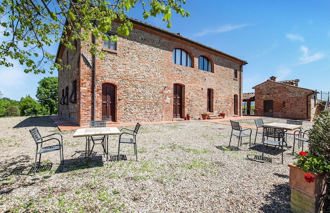 Scenic Farmhouse in Peccioli with Swimming Pool near Lakes - Foto 1