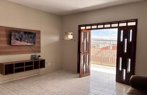 Duplex Até 10 Hóspedes 3 quartos Ar condicionado 2 camas casal 5 camas solteiro Garagem para 3 carros proximo ao Centro e Shopping - Foto 1