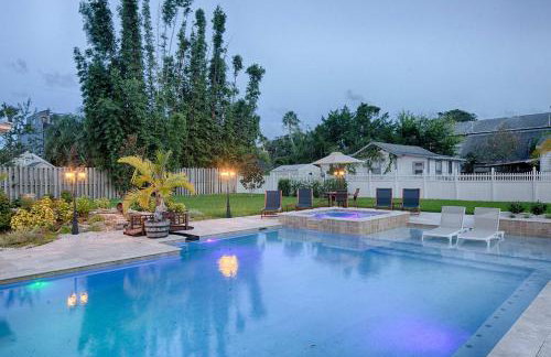 Quaint Cottage with Private Pool-Walk to Everything - Foto 1
