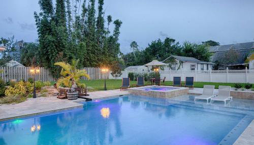 Quaint Cottage with Private Pool-Walk to Everything - Foto 1
