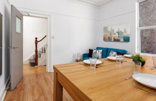 Flatzy - Sleeps 16 Near Football Ground & Ping Pong Table - Foto 41