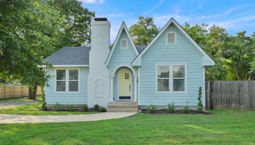 Whimsical Bluebird Cottage Hot Tub Patio Pet Friendly Central Location - Foto 1