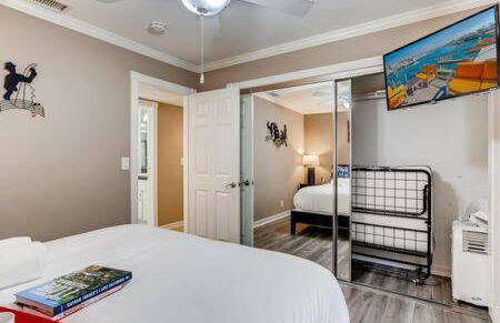 AWESOME 3BR 1 Block To Ocean Fast WIFI C1 - Photo 27